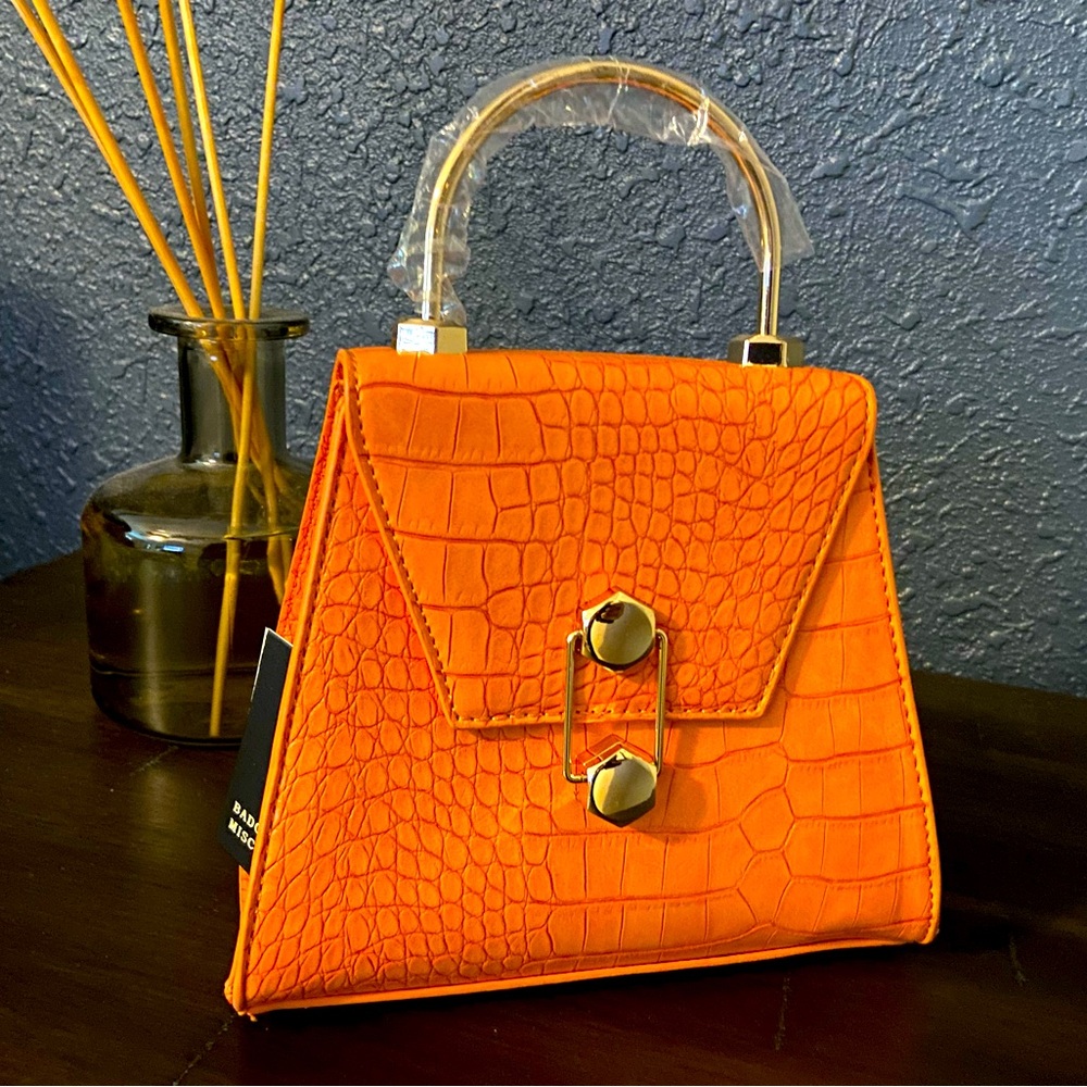 Trapezoid cross body/strap included!